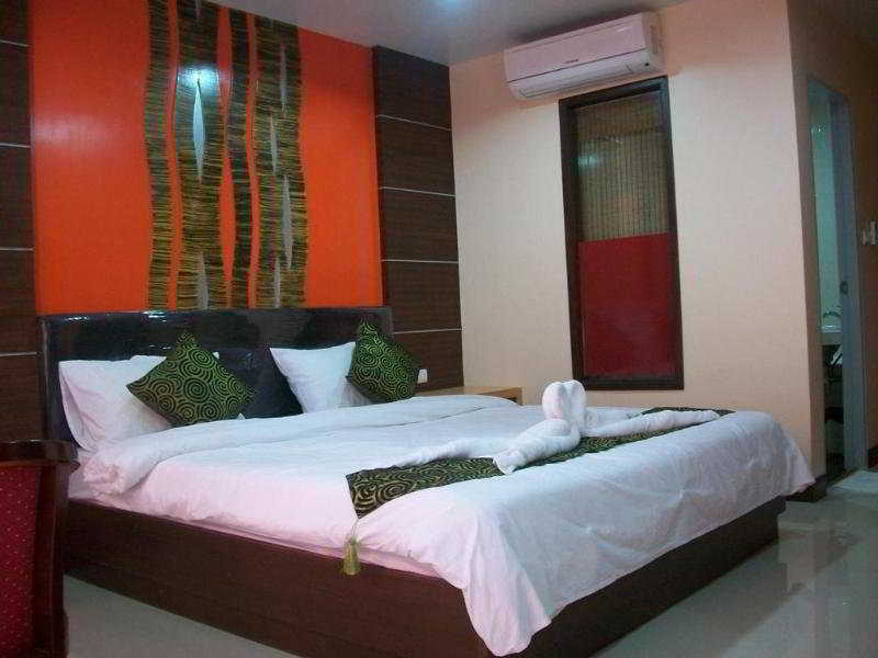 Room thumbnail 3