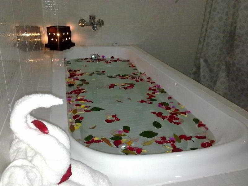 Room thumbnail 4