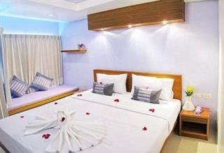 Room thumbnail 4