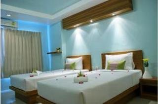 Room thumbnail 3