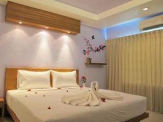 Room thumbnail 4