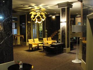 Lobby thumbnail 11