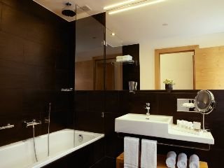 Room
 di Nira Alpina