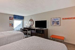 2 Queen Room Fridge And Microwave