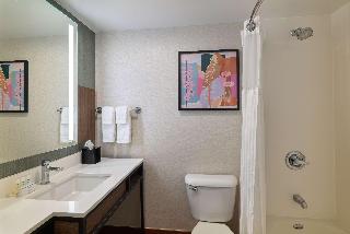 1 King Premium W/In-Room Drinks-Snacks