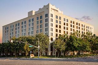 Zessa Orange County Airport A Doubletree Hilton