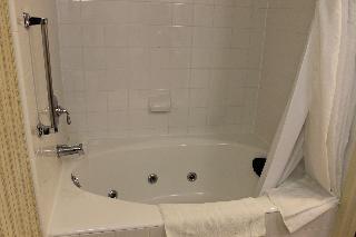 1 King Bed With Whirlpool