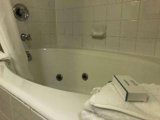 1 King Bed With Whirlpool