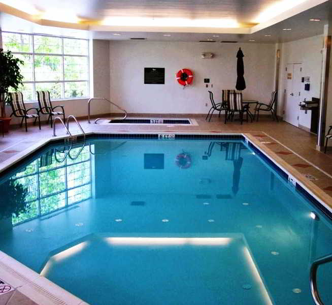 Pool
 di Homewood Suites By Hilton Cleveland Solon