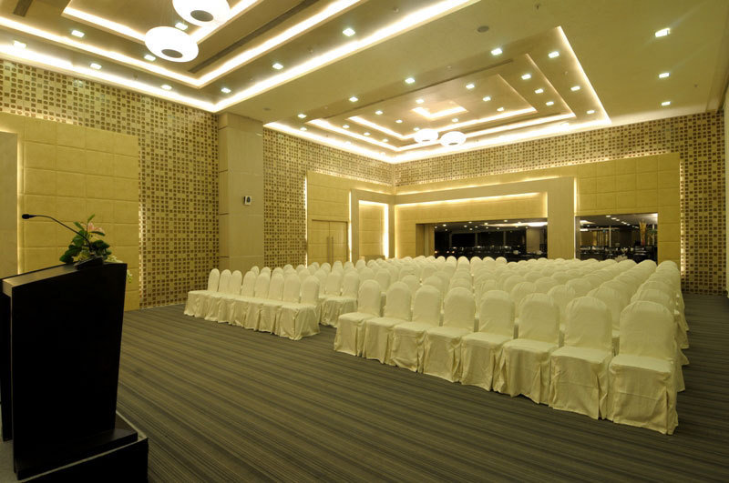 Conferences
 di St Laurn Towers