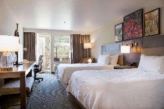 2 Queen Beds With Balcony