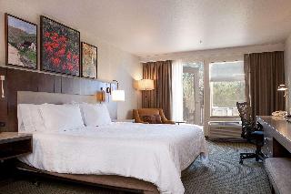 1 King Bed With Balcony