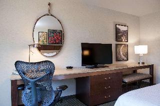 1 King Bed With Balcony