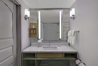 2 Queen Beds 1 Bedroom Suite