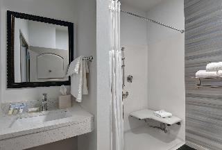 2 Queen Mobility Accessible W/Rollin Shower