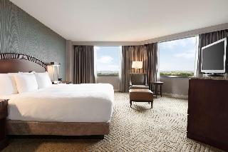 1 King Jr Suite W/Sofa Bed - Separate Living