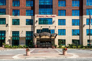 Hampton Inn & Suites National Harbor Alexandria