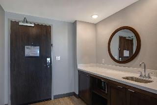 1 King Microwv/Fridge/Wet Bar Studio Suite Ns