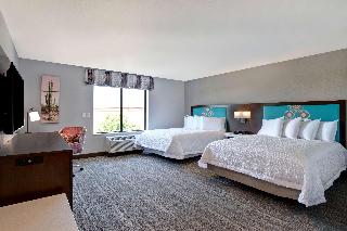 2 Queen Room Fridge And Microwave