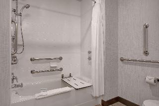 2 Queens Mobility/Hearing Access Tub Nosmok