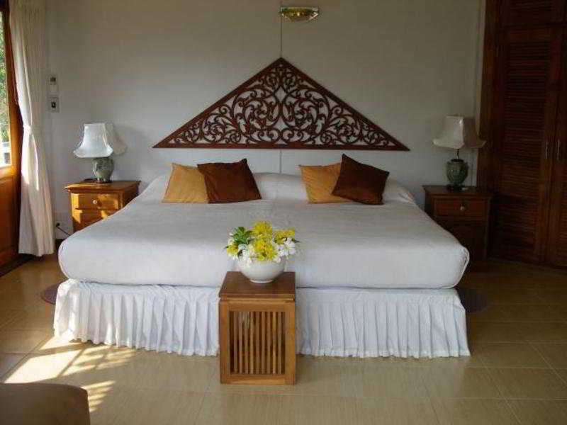 Room thumbnail 3