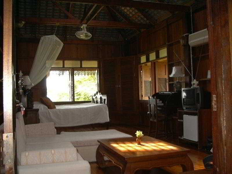 Room thumbnail 4