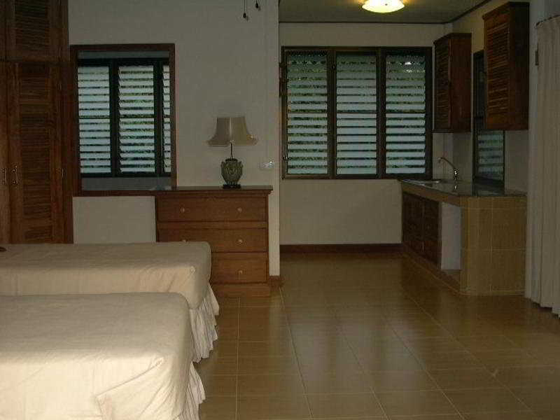 Room thumbnail 6