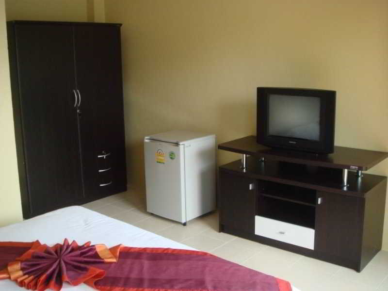Room thumbnail 4