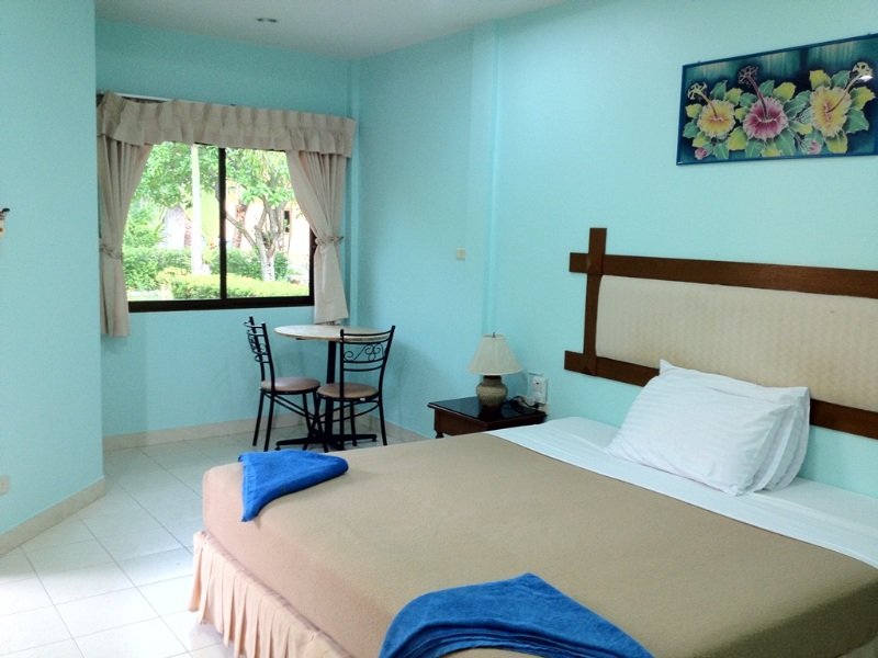 Room thumbnail 3