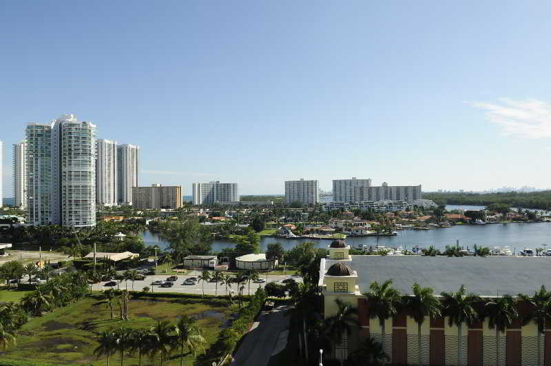 Large 3 Bedroom Apartment in Sunny Isles