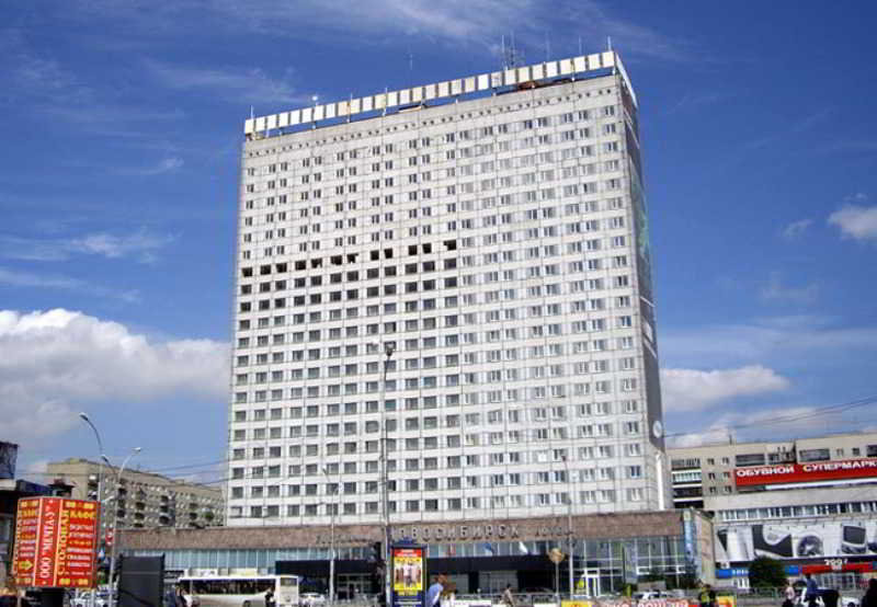 Сколько этажей в гостинице. Гостиница Новосибирск в Новосибирске. Гостиница Новосибирск Вокзальная. Гостиница напротив ЖД вокзала в Новосибирске. Гостиница на главном вокзале Новосибирск.