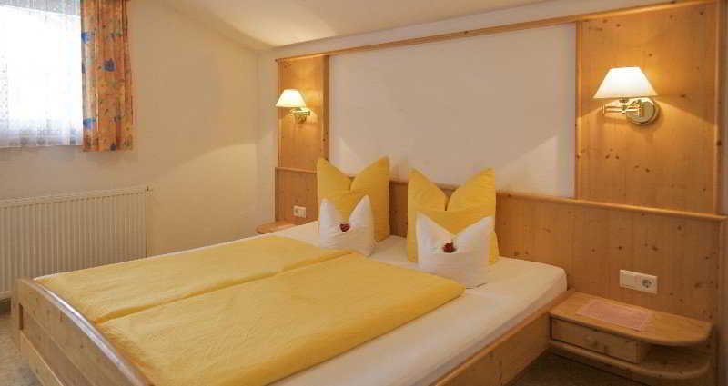 Room
 di Anonyme Appartments Stubaital