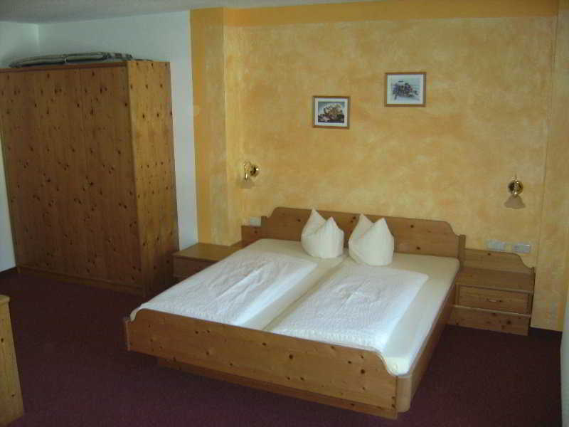 Room
 di Anonyme Appartments Stubaital