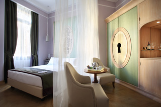 Chateau Monfort, Milan