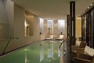 Sports and Entertainment
 di Esplendor Savoy Rosario