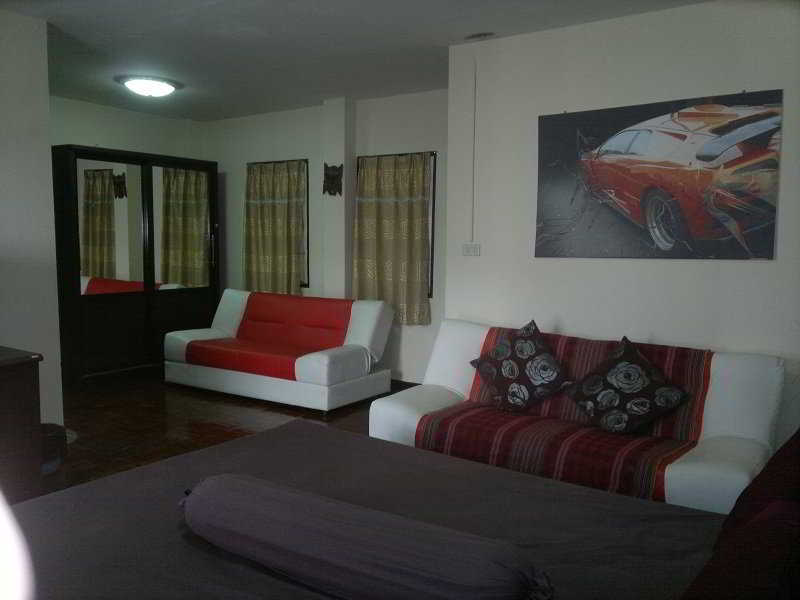 Room thumbnail 6