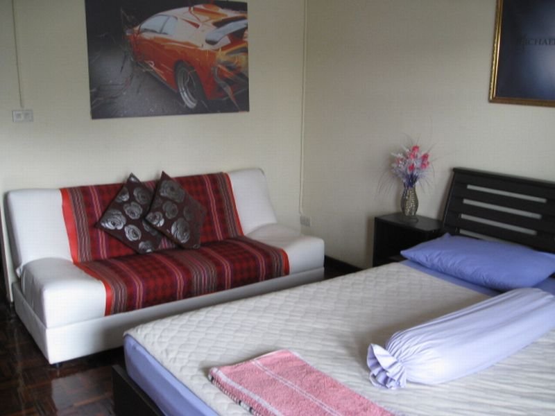 Room thumbnail 4