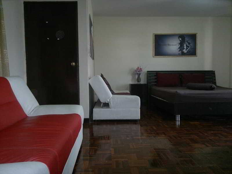 Room thumbnail 8