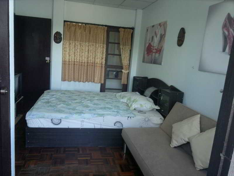 Room thumbnail 5