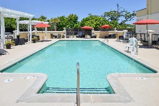 Pool
 di Hampton Inn & Suites Atlantic Beach
