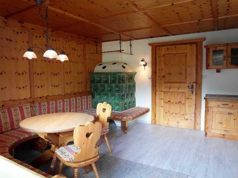Room
 di Konrad
