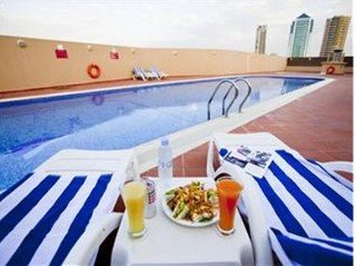 Pool
 di Icon Hotel Apartments