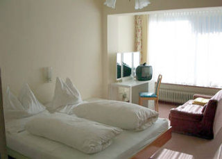 Room
 di Der Lindenhof