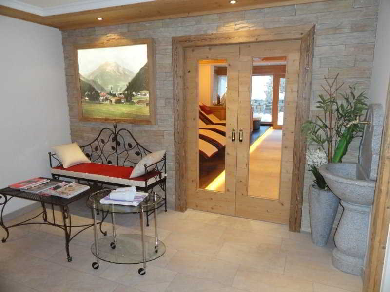 Sports and Entertainment
 di Garni Oblasser