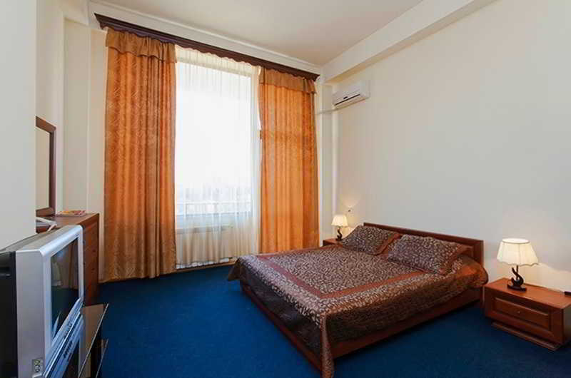 Room thumbnail 7
