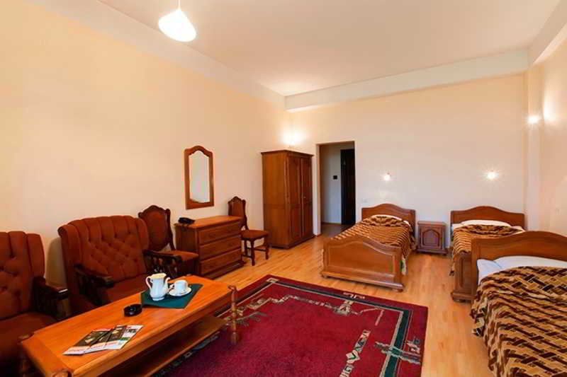 Room thumbnail 9