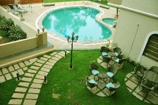Pool
 di Sukhmantra Resort and Spa