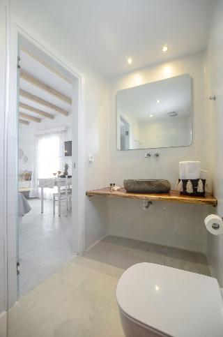 Birikos Studios & Apartments