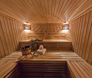 Sports and Entertainment
 di Cheri Hall