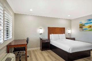 2 Queen Beds Non-Smoking Microwave And Refrigerator Wi-Fi Full Breakfast